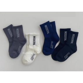 Skarpetki dziecięce bawełniane „Modern Forever” – zestaw 4 par | LeAnKa