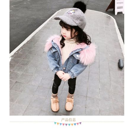 Jeansowa kurtka dziewczęca z różowym futerkiem i kapturem | Modna kurtka zimowa dla dzieci