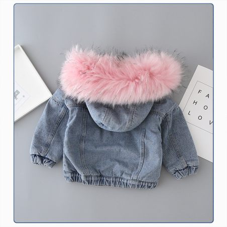 Jeansowa kurtka dziewczęca z różowym futerkiem i kapturem | Modna kurtka zimowa dla dzieci
