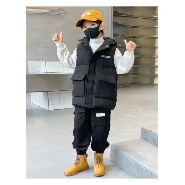 Kamizelka chłopięca ocieplana czarna z kapturem