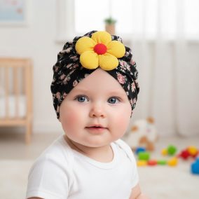 Turban dziecięcy w kwiaty z ozdobnym kwiatkiem – modna opaska dla dziewczynki