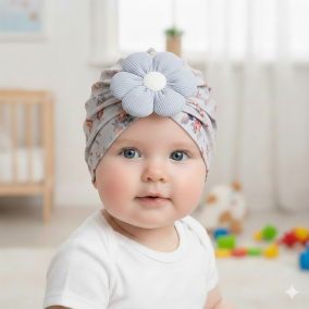 Turban dziecięcy w kwiaty z ozdobnym kwiatkiem – modna opaska dla dziewczynki