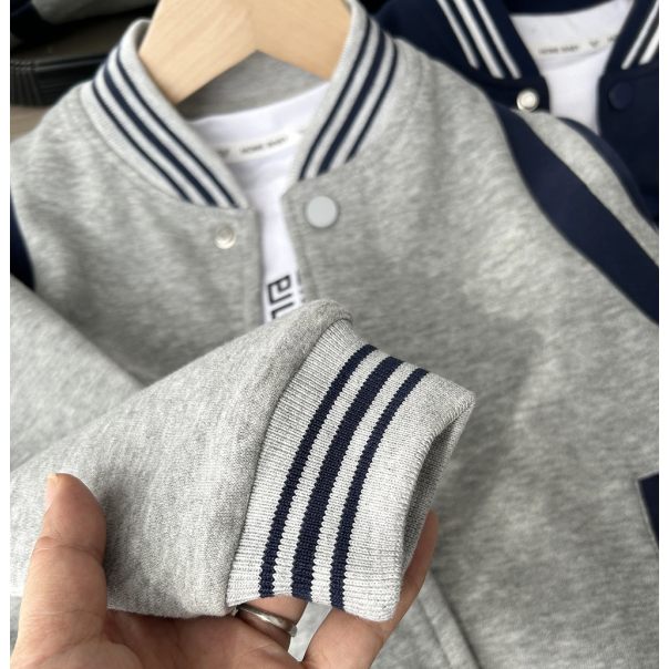 Szara bluza dziecięca bejsbolówka Leanka – modna bluza dla chłopca